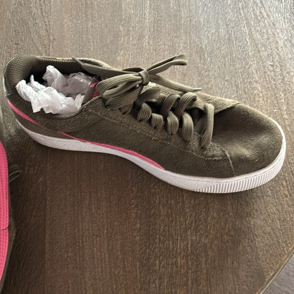 - Puma Vikky Platform Sneakers (38.5) US 8 - Picture 4 of 7